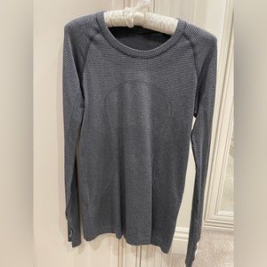 Lululemon Swiftly long sleeve size 6